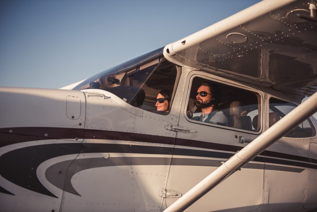assurance aviation pour coupke montant dans un avion